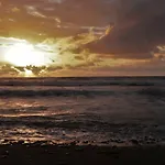 Oasis Atlantico: Rincon Secreto Al Pie De Senderos Azano