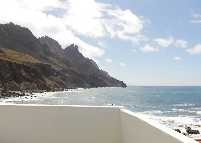 Oasis Atlantico: Rincon Secreto Al Pie De Senderos Tatil Evi Azano