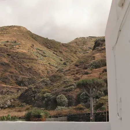 Oasis Atlantico: Rincon Secreto Al Pie De Senderos بيت للعطل Azano