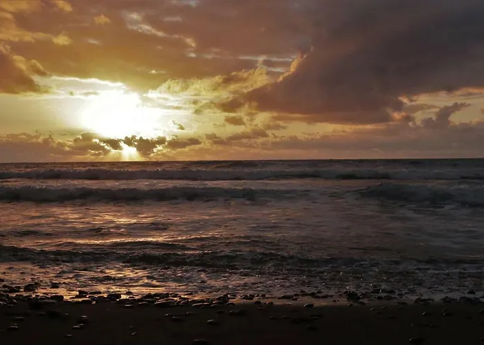 Oasis Atlantico: Rincon Secreto Al Pie De Senderos Azano